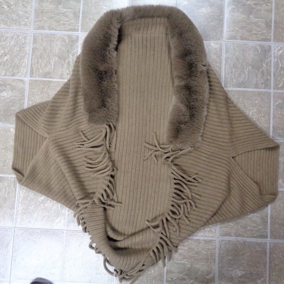 Fur Collar Shawl Sweater NWOT - Picture 4 of 6
